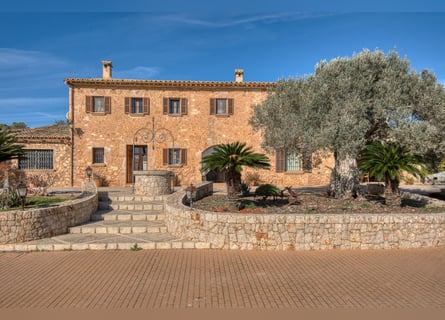 Mallorca: Finca mit Stallungen auf 15 Hektar Land und Ferienvermietlizenz