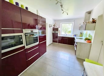 Das Anwesen befindet sich in Osthessen, im Landkreis Fulda, in der Gemeinde Hosenfeld