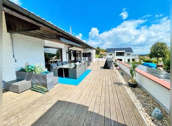 Das Anwesen befindet sich in Osthessen, im Landkreis Fulda, in der Gemeinde Hosenfeld