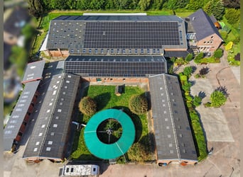 Écurie exclusive dotée d’équipements haut de gamme. Autorisation obtenue pour une extension complète