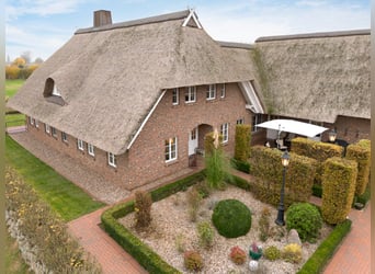 Exklusives Anwesen mit ca. 460m² WFL, Stallungen Reitplatz, Nebengebäuden, ca. 25.000m² Land