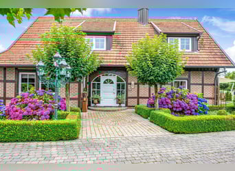 Pferdegerecht und repräsentativ: Hofstelle mit 2 Wohnhäusern und großem Flächenensemble nahe Meppen!