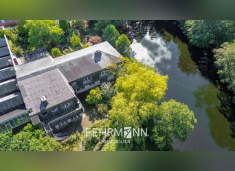 Propriété exclusive avec villa, centre équestre et complexe couvert située au bord d’un lac privé à 