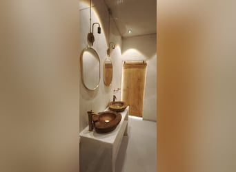 Unique Off-Grid Mountain Home With 360° Panoramic Views and Full Equestrian Facilities 