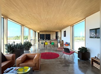 Villa à l’architecture contemporaine avec manège couvert de 60 m et concept innovant d’hébergement d