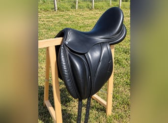 Selle de dressage Antares 18", excellent état