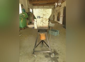 Quetsier à avoine Haferboy sur support avec rouleaux et câble de 8 mètres (courant fort)