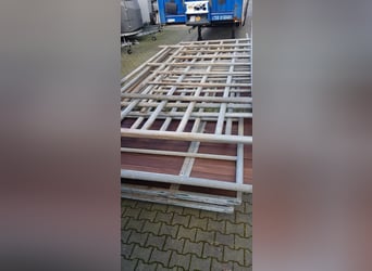 Boxen Trennwände und Türen mit Bongossiholzfüllung