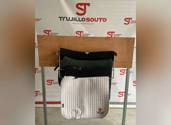 Crochet pour tapis de selle