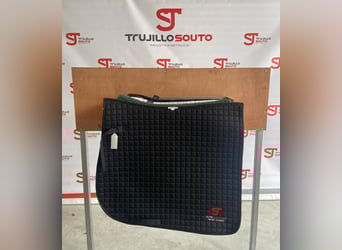 Crochet pour tapis de selle