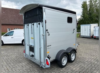 Humbaur Pferdeanhänger Areion Pro 2700 2,7t Sattelkammer 100km/h Black Hecktür schwenkbar