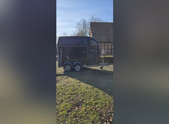 Pferdeanhänger BÖCKMANN – Baujahr 2015 – für 2 Pferde – 1. Hand