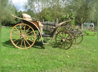 Trouvaille dans la grange, ancienne calèche en bois