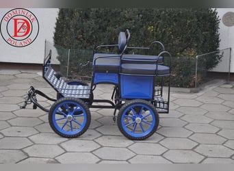 Pony carriage type 122  
Weight: 88 kg  
Track width: 90 cm  
Wheels: 12" x 12"