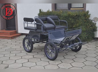 Pony wagonette with a track width of 120 cm, including 2 harnessed drivers' whips, equipped with 4 d
