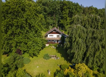 Encantadora propiedad en Chiemgau: villa, 7 hectáreas de terreno y establo, con potencial para amant