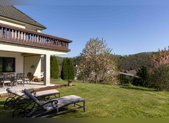 Exclusiva instalación ecuestre en Sauerland | Casa de campo, apartamentos turísticos, pista cubierta