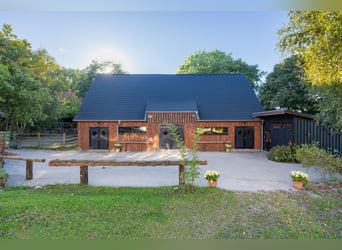 Exklusives Reitsportanwesen nahe Hamburg - 43 Hektar & neue Reithalle!