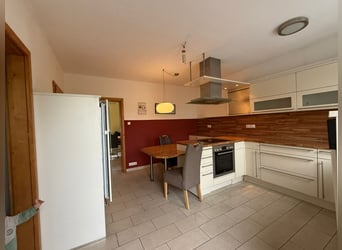 Idyllisches Landanwesen mit Wohnhaus und Stallungen in Unterfranken