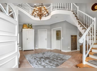 Pferdegerecht und repräsentativ: Hofstelle mit 2 Wohnhäusern und großem Flächenensemble nahe Meppen!