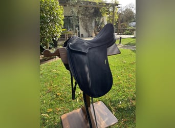 Exclusive and Like New – Childeric Dressage Saddles Await You!