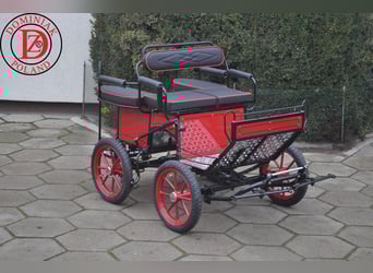 Pony carriage type 122  
Weight: 88 kg  
Track width: 90 cm  
Wheels: 12" x 12"