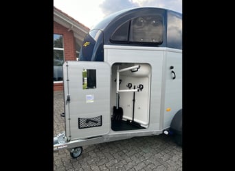 Humbaur Pferdeanhänger Xanthos Aero 2400 2,4t Sattelkammer 100km/h Hecktür Blue Hecktür schwenkbar