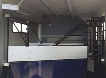 Cheval Liberte Minimax / Maxi 3, ideal para 3 caballos, con vestuario, salida frontal