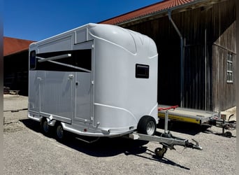 Remolque para 2 caballos Steinsberger ANKA con vestuario y cama abatible