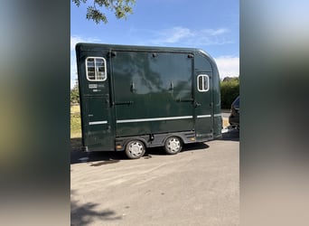 Remolque para caballos Equi-Trek Space-Treka L con acceso lateral