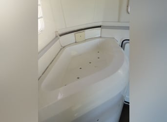 Remolque para caballos Humbaur Atis, de polietileno completo, con suelo de aluminio