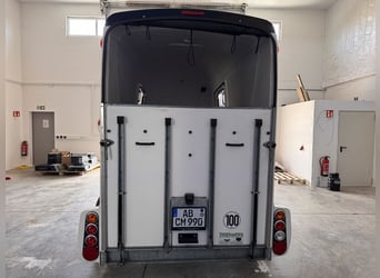 Remolque para caballos Humbaur Maximus, año de fabricación 2015, en excelente estado de conservación