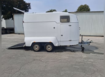Remolque para caballos Mustang – Año de fabricación / Primera matriculación 1997 – Fibra de vidrio /