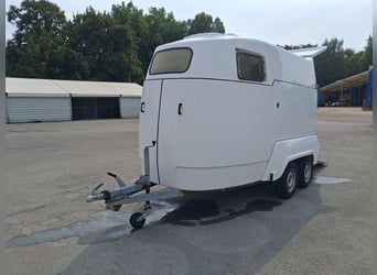 Remolque para caballos Mustang – Año de fabricación / Primera matriculación 1997 – Fibra de vidrio /