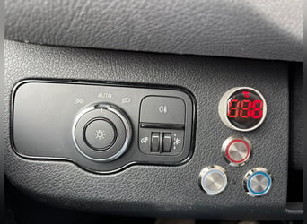 Transportín para caballos Mercedes Sprinter con 200 CV, carrocería 2026, 5 asientos
