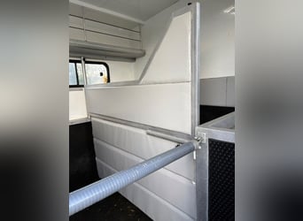 Transportador de 3 caballos con zona de vivienda, capacidad de 7,5 toneladas
