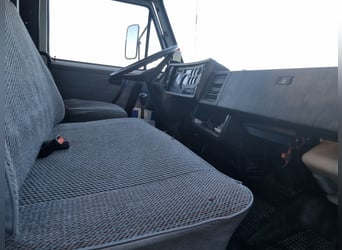 Transportador de caballos MAN con tienda de establo, sin inspección técnica (TÜV)