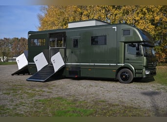 Camión de lujo Mercedes Atego 15/300 – para 5 caballos, con compartimento abatible y elevable