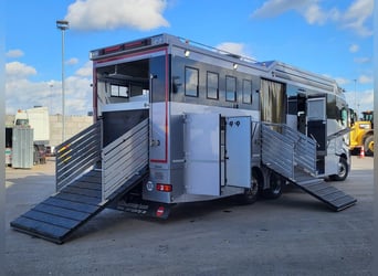 Mercedes-Benz Actros 2551 Horse Truck + Living (2017) —  5–6 horses — 23.236 km — Euro 6 Mercedes-Benz Actros 2551 Horse Truck + Living (2017) —  5–6 horses — 23.236 km — Euro 6