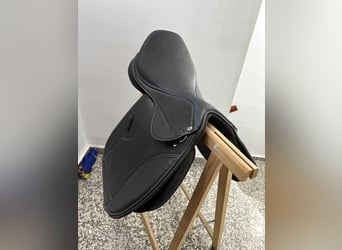 Silla de montar de equitación. Silla NORTON CLUB