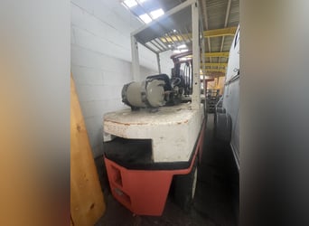 Montacargas de gas Nissan, capacidad de 2,5 toneladas