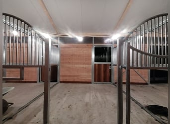 Neu gebaute Auslaufboxen zu vermieten