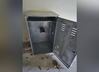 2 Sattelschränke, metall, stapelbar