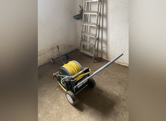 Sistema de riego móvil para pista de doma / pista cubierta