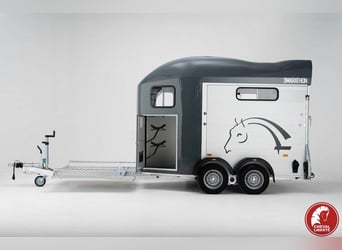 Liberté Gold Marathon Horse Trailer with Tack Room