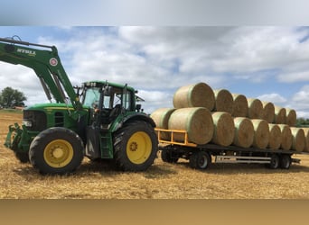 Wir liefern Heu und Stroh in Rundballen und Quaderballen