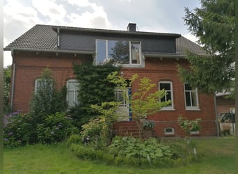 Kernsaniertes Landhaus auf 2,9 Hektar mit privater Reithalle, Reitplatz, Innen-und Außenboxen