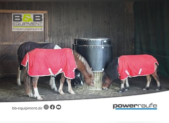 Time-controlled hay rack, the Power Rauf, suitable for up to 30 kg of hay, optionally with water.