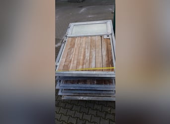 Boxen Trennwände und Türen mit Bongossiholzfüllung