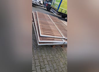 Boxen Trennwände und Türen mit Bongossiholzfüllung